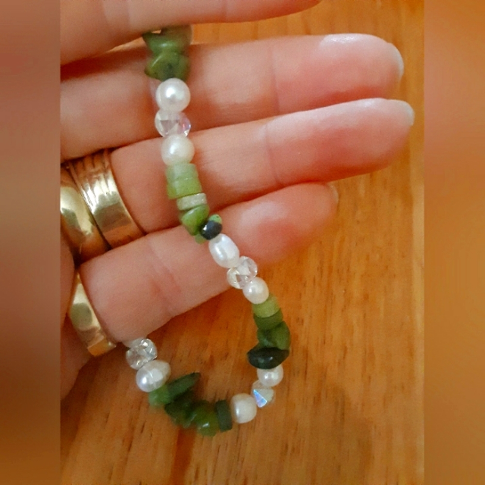 Handmade fresh water pearl and jade bracelet
